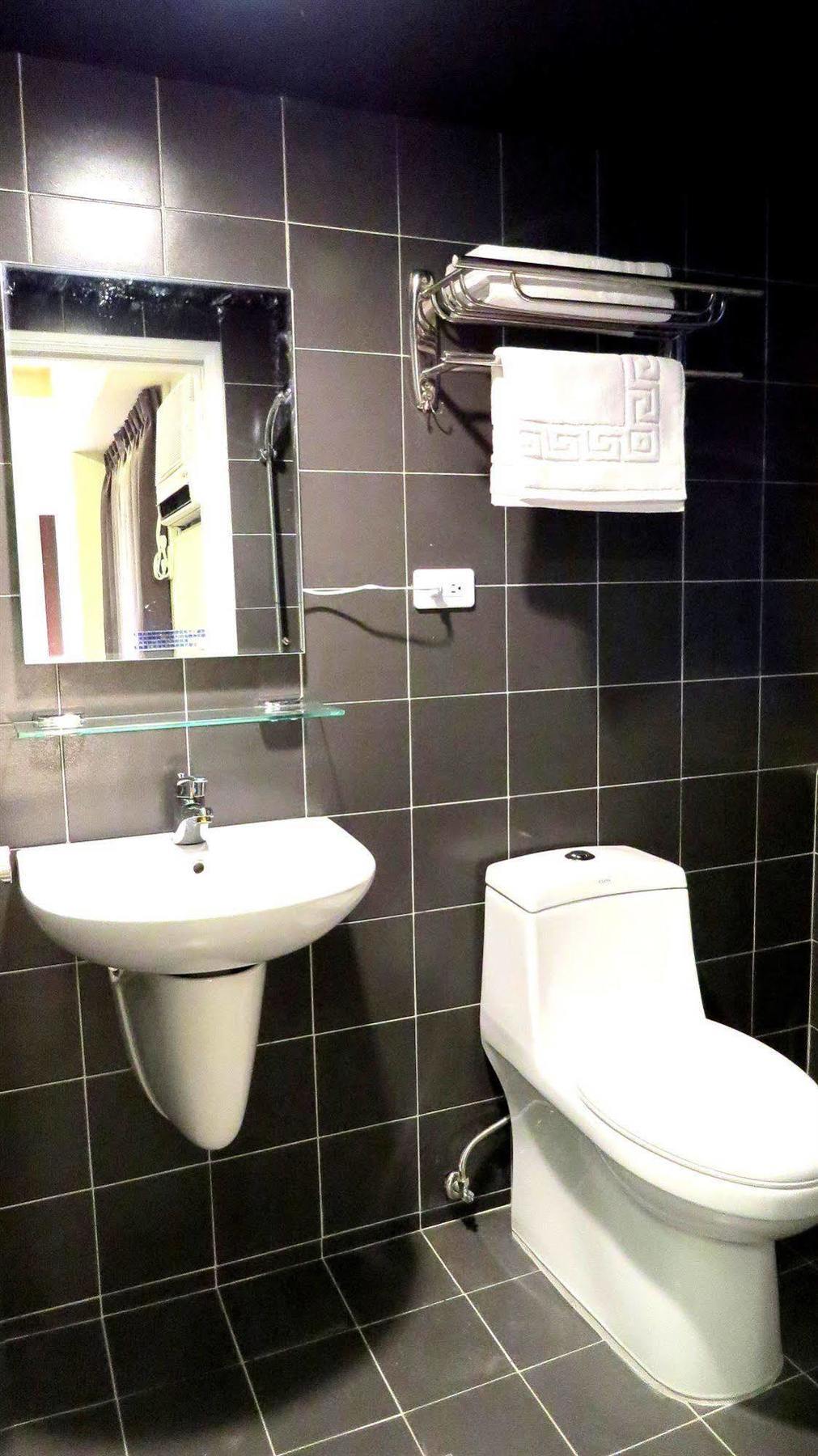 Inn Taichung Hostel ภายนอก รูปภาพ