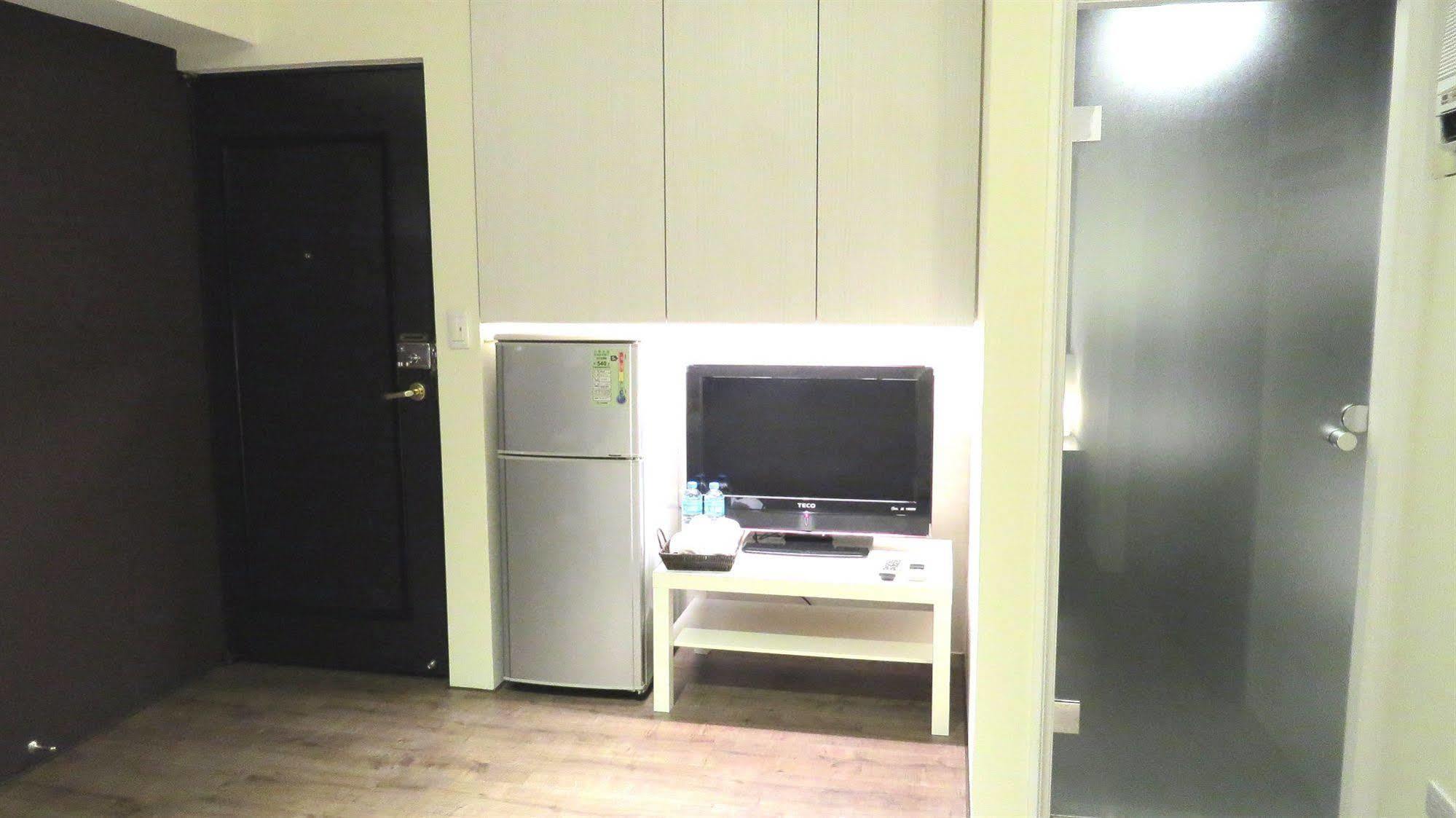 Inn Taichung Hostel ภายนอก รูปภาพ